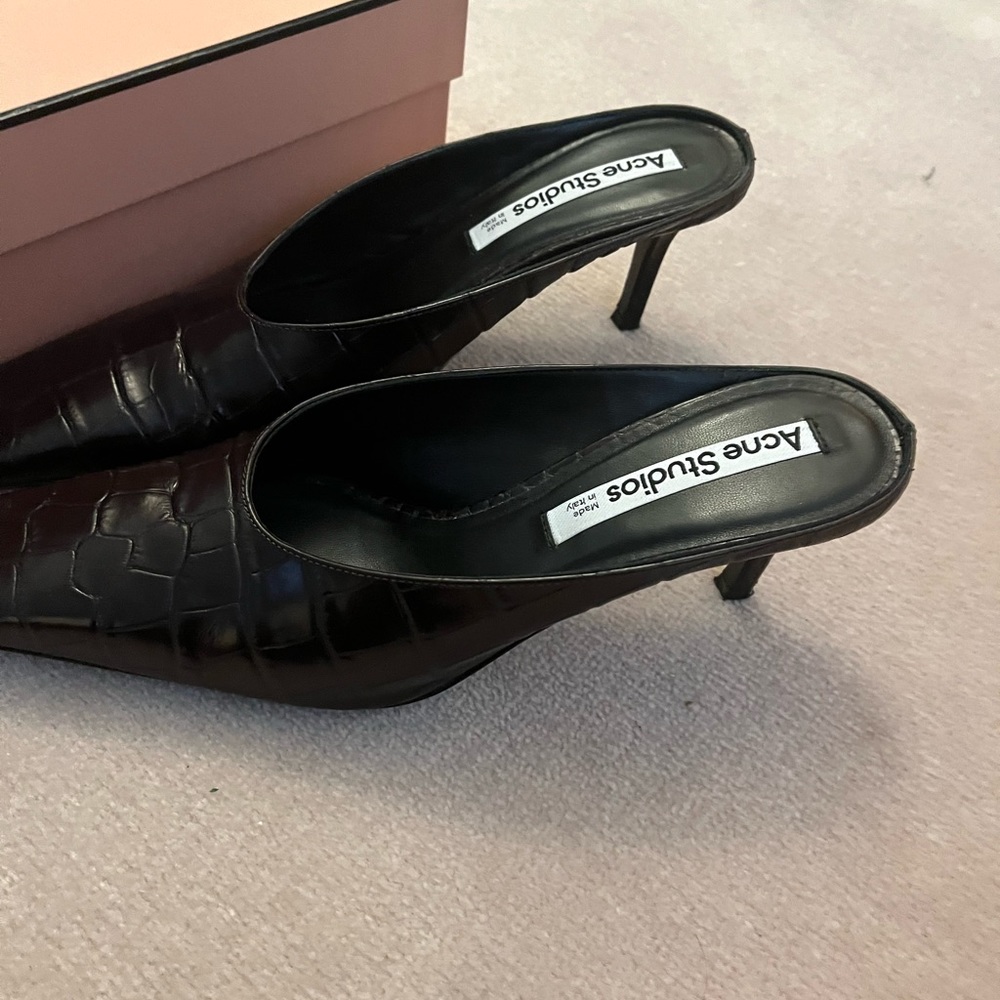 Acne studios brown pointed toe pump- 41